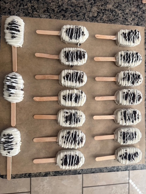 Cookies and cream cake pucks on sticks by Katalina